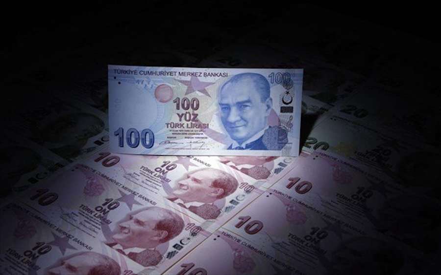 Τουρκία: Η λίρα βυθίζεται και ο Ερντογάν άλλαξε τα ξημερώματα τον κεντρικό τραπεζίτη!