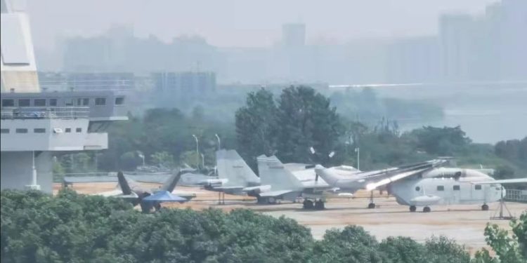 FC-31: «Έπεσε» το Διαδίκτυο από νέες εικόνες του «κρυφού» μαχητικού της Κίνας