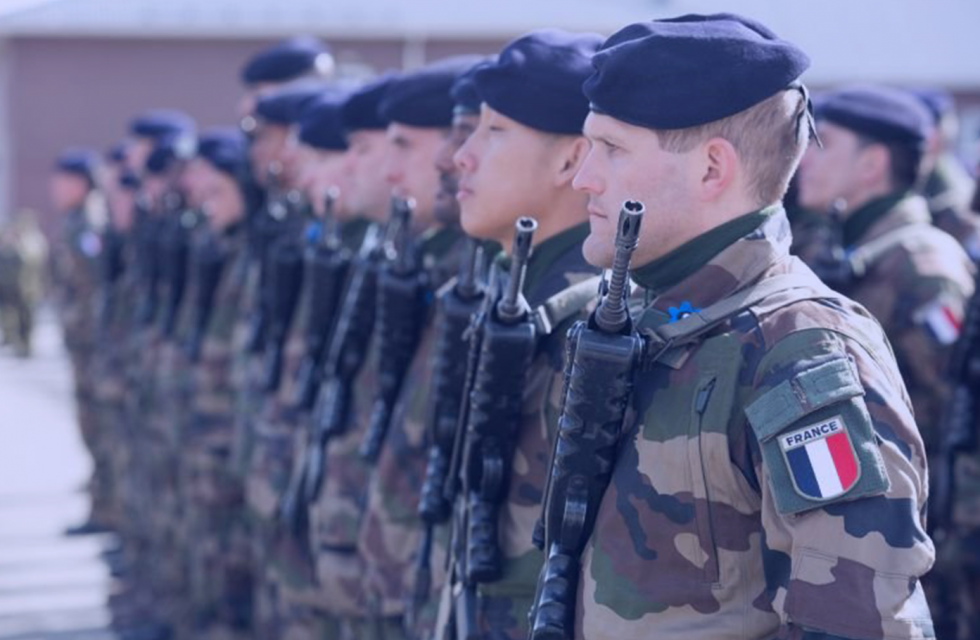 Χτυπά τις Ένοπλες Δυνάμεις της Γαλλίας ο κορονοϊός: Εκατοντάδες κρούσματα στο αεροπλανοφόρο Σαρλ ντε Γκωλ