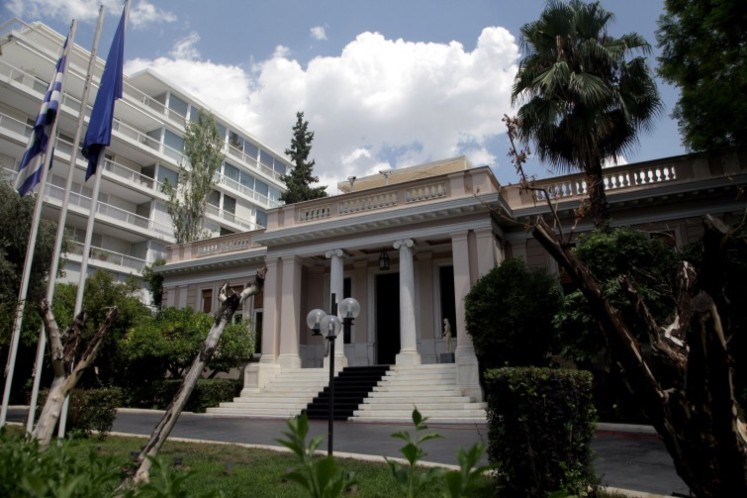 Έρευνα: Ποιους εμπιστεύονται περισσότερο οι Έλληνες; - Αναλυτικά η θέση κυβέρνησης, Ενόπλων Δυνάμεων και Εκκλησίας