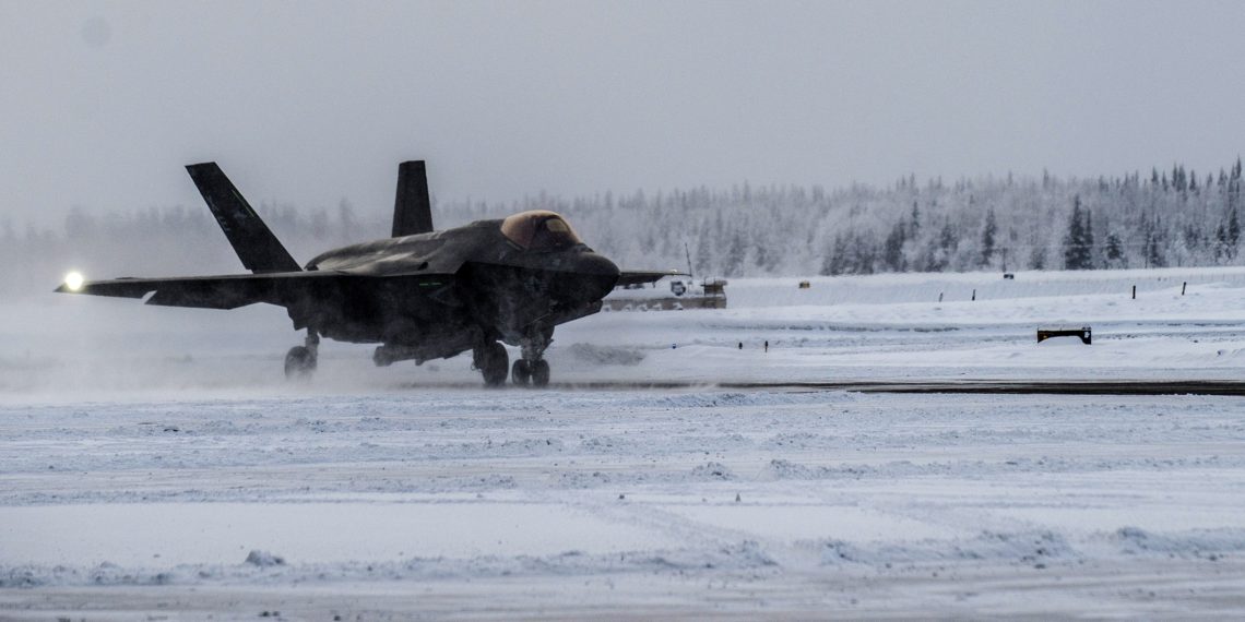 Η ένταση κλιμακώνεται! Οι ΗΠΑ στέλνουν F-35 στο «κατώφλι» της Ρωσίας