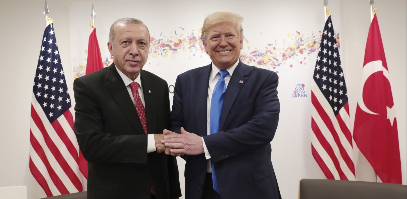 ΗΠΑ – Τουρκία : Πως ο Τραμπ βάζει για μία ακόμα φορά… ‘’πλάτη’’ στον Ερντογάν;ΗΠΑ – Τουρκία : Πως ο Τραμπ βάζει για μία ακόμα φορά… ‘’πλάτη’’ στον Ερντογάν;