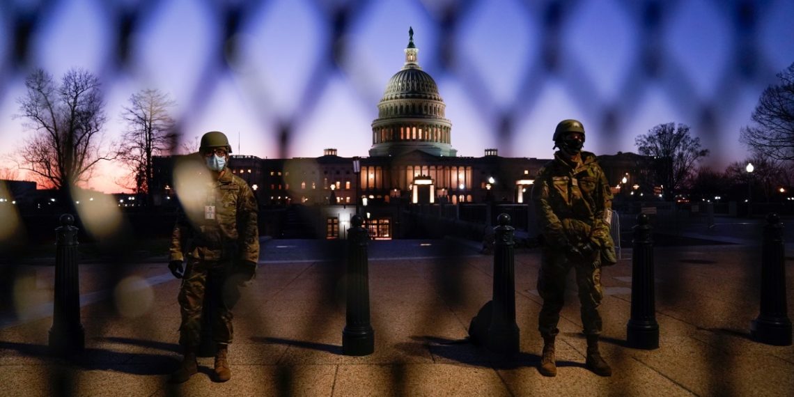 Ουάσινγκτον: Με το δάχτυλο στη σκανδάλη τα μέλη της Εθνικής Φρουράς
