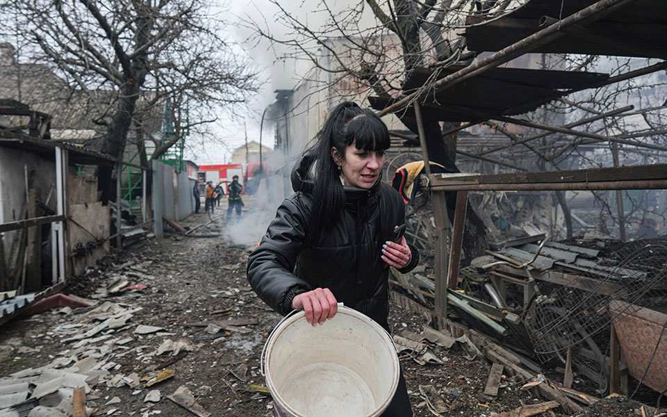 Υπό καθεστώς πολιορκίας η Ουκρανία: Παρακολουθεί μουδιασμένη η Δύση τις εξελίξεις