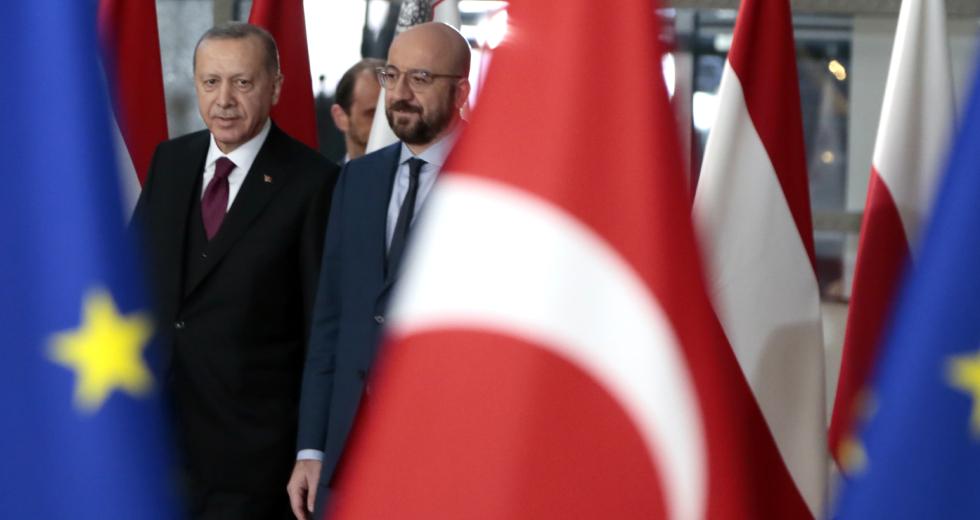 Αποκλιμάκωση της έντασης και οικοδόμηση εμπιστοσύνης αξιώνει από τον Ερντογάν η Ευρώπη