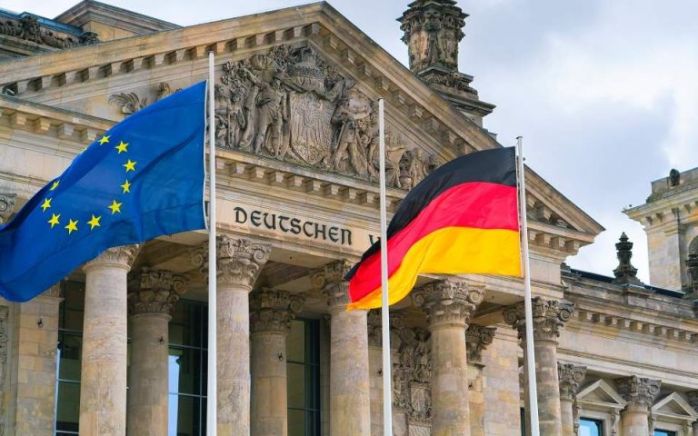 RND: ''Η Γερμανία κινδυνεύει να γίνει το νέο «μαύρο πρόβατο» της Ευρωζώνης''